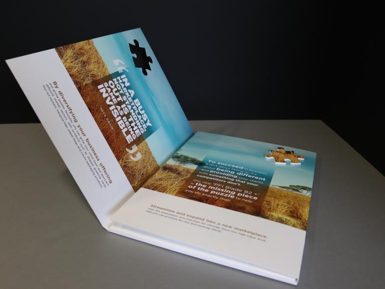 Digital cutting table