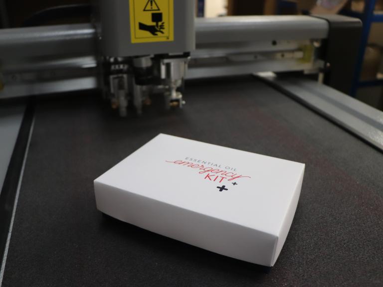 Digital cutting table