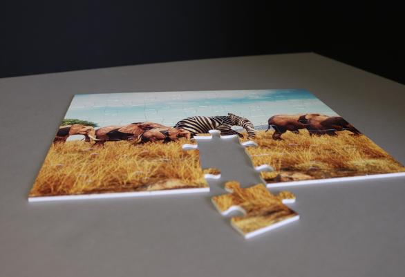 Digital cutting table